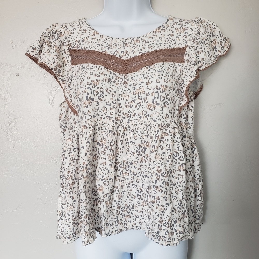 Hem & Thread Medium White Short Sleeve Blouse Brown Grey Leopard Ruffle Trim Top